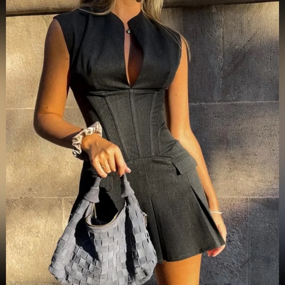 🎉New Black Gray Sleeveless Corset Pleated Mini Dress with a Unique Split Neck - Picture 2 of 14